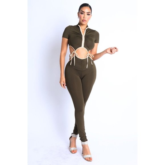 Women's Short Sleeves Zipper Front Tie Detailed Jumpsuit medium - Picture 3 of 11